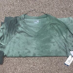 Terra & Sky 4x Forest Green V-Neck Top